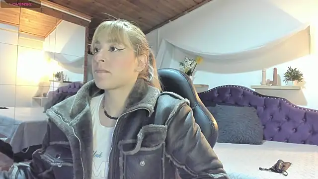 sophialyh 1 online show from December 19, 12:34 pm