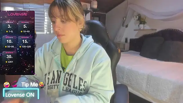 Snapshot of sophialyh_1 chatting on May 15, 12:34 pm sophialyh 1 online show from May 15, 12:34 pm