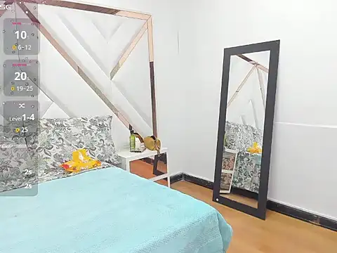 AliceCat 01 online show from December 15, 2:32 pm