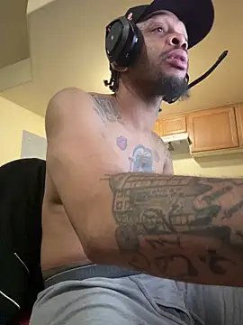 thefreakscomeoutatnight online show from February 22, 9:19 am