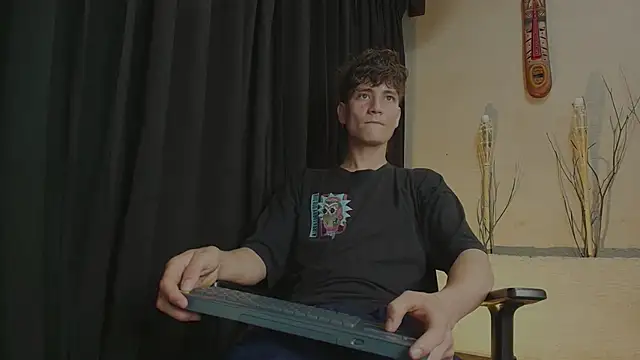 Snapshot of ZackMaye chatting on October 4, 3:26 am ZackMaye online show from October 4, 3:26 am