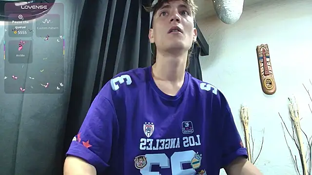 Snapshot of ZackMaye chatting on October 13, 3:17 am ZackMaye online show from October 13, 3:17 am