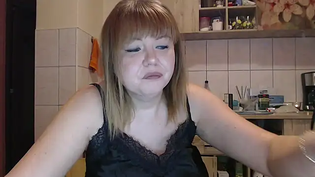 Snapshot of roxy863086 chatting on February 20, 4:20 am roxy863086 online show from February 20, 4:20 am