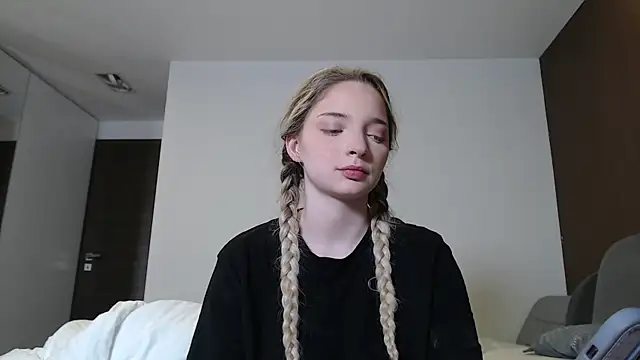 Snapshot of jessicahbelle chatting on June 4, 11:00 pm jessicahbelle online show from June 4, 11:00 pm