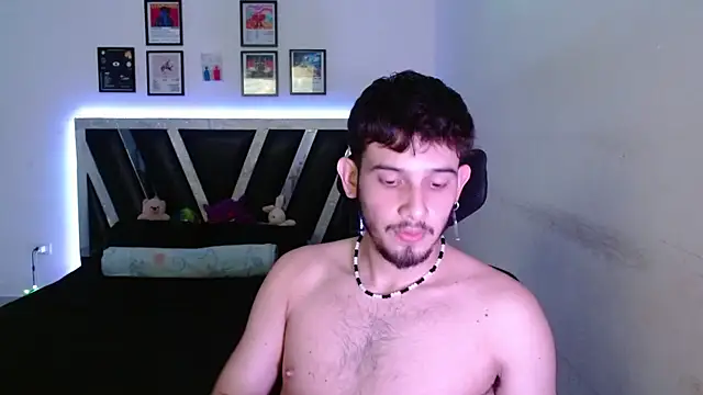 Snapshot of Sebasxxl12 chatting on December 22, 6:21 am Sebasxxl12 online show from December 22, 6:21 am