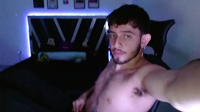 Snapshot of Sebasxxl12 chatting on January 6, 7:34 am Sebasxxl12 online show from January 6, 7:34 am