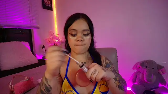 Snapshot of Sussyroxxx chatting on June 18, 5:51 am Sussyroxxx online show from June 18, 5:51 am
