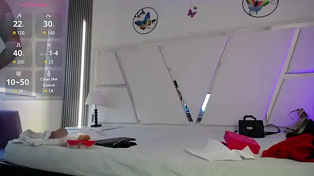 chloe  Jones  online show from March 25, 1:06 pm