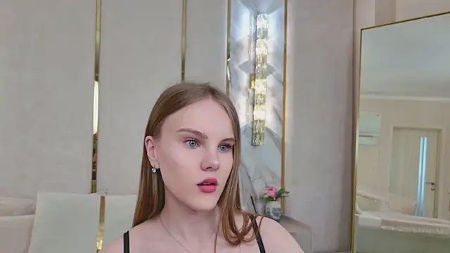 Lili Lohan online show from May 25, 5:02 am