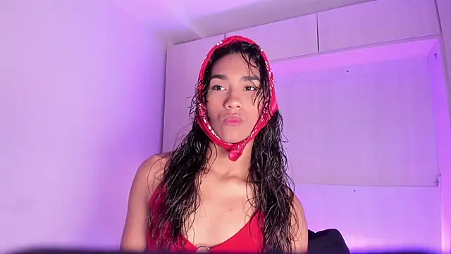 AnahiCollins online show from March 7, 11:40 am