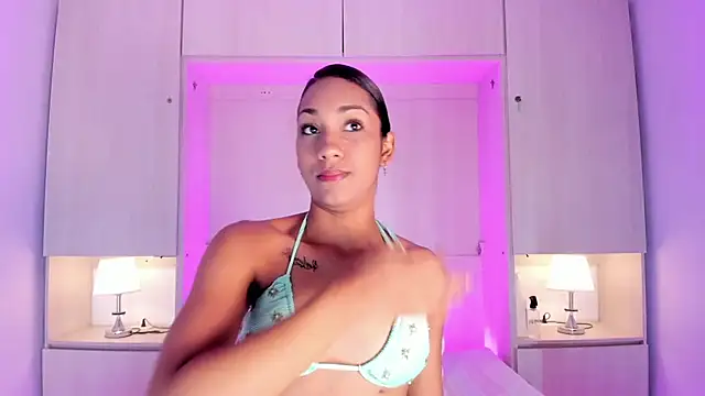 Snapshot of AnahiCollins chatting on June 6, 11:59 am AnahiCollins online show from June 6, 11:59 am