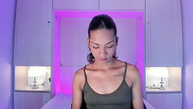 Snapshot of AnahiCollins chatting on June 13, 11:41 am AnahiCollins online show from June 13, 11:41 am