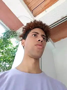 Snapshot of The_boy_good chatting on October 12, 6:40 pm The boy good online show from October 12, 6:40 pm