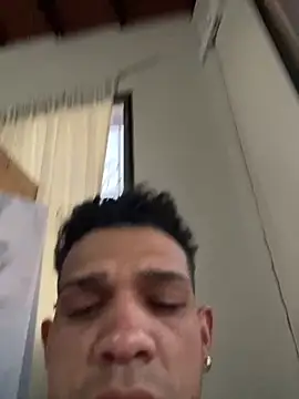 Valentino-elTuyo online show from February 6, 10:51 am