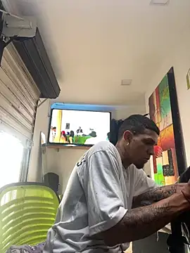 Snapshot of Valentino-elTuyo chatting on June 4, 5:52 pm Valentino-elTuyo online show from June 4, 5:52 pm