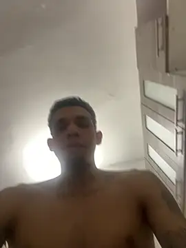 Snapshot of Valentino-elTuyo chatting on July 12, 12:01 am Valentino-elTuyo online show from July 12, 12:01 am