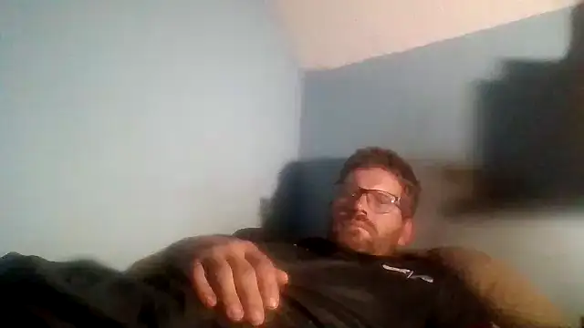 Snapshot of bigdickdaddy6911 chatting on October 29, 3:20 am bigdickdaddy6911 online show from October 29, 3:20 am