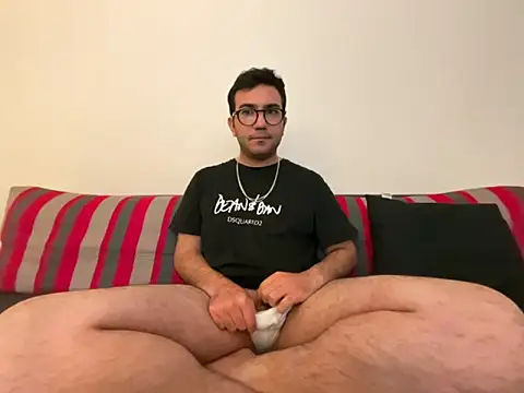 xochipilliii online show from October 8, 6:05 pm