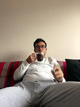 xochipilliii online show from October 11, 10:36 am
