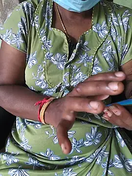 Snapshot of Tamilselviroja- chatting on August 8, 6:37 am Tamilselviroja- online show from August 8, 6:37 am