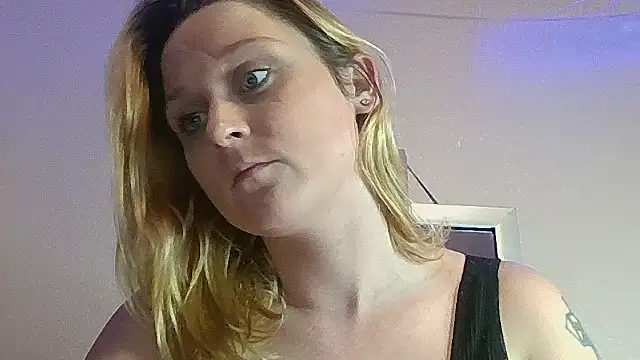 Snapshot of Queen2454 chatting on October 16, 8:54 pm Queen2454 online show from October 16, 8:54 pm