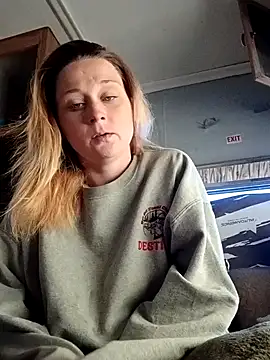 Snapshot of Queen2454 chatting on April 3, 3:32 pm Queen2454 online show from April 3, 3:32 pm