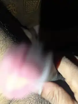 Snapshot of alwynu chatting on February 4, 2:06 am alwynu online show from February 4, 2:06 am