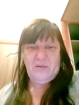 Snapshot of Apeesynka55211 chatting on November 19, 4:23 am Apeesynka55211 online show from November 19, 4:23 am