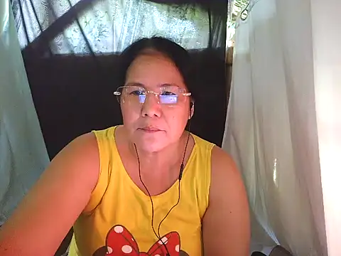 Snapshot of milagrose_rose chatting on May 26, 3:35 am milagrose rose online show from May 26, 3:35 am