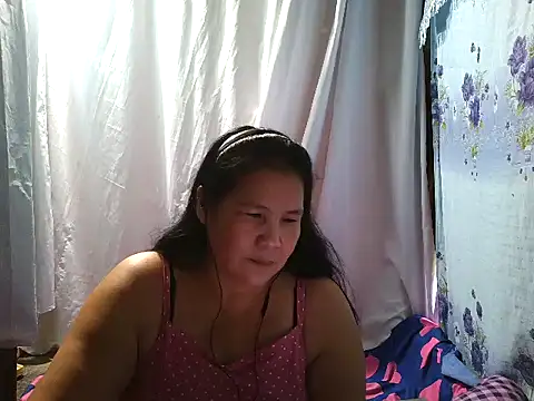 Snapshot of milagrose_rose chatting on May 27, 1:57 am milagrose rose online show from May 27, 1:57 am