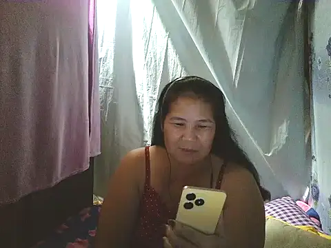 Snapshot of milagrose_rose chatting on May 29, 10:19 pm milagrose rose online show from May 29, 10:19 pm