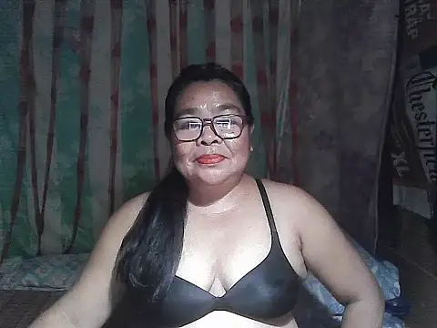 Snapshot of cris_tita chatting on April 2, 10:57 am cris tita online show from April 2, 10:57 am