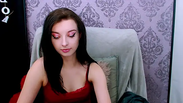 DominantLuna online show from March 2, 8:37 pm