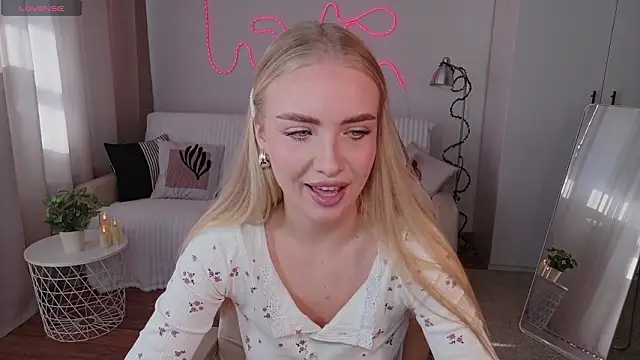 TessaGrays online show from March 14, 9:37 am