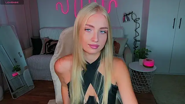 Snapshot of TessaGrays chatting on July 2, 2:23 pm TessaGrays online show from July 2, 2:23 pm
