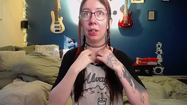 Snapshot of TattooedGirls chatting on October 10, 7:51 am TattooedGirls online show from October 10, 7:51 am