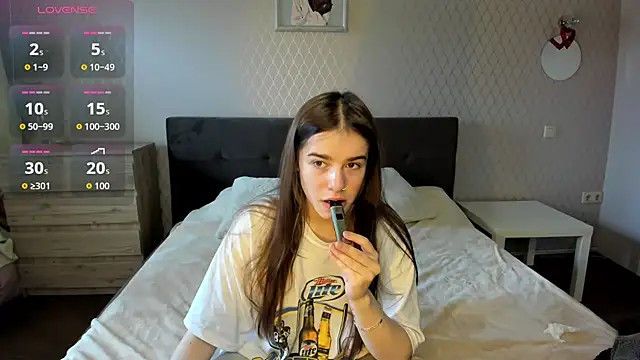 ShellyMoon  online show from October 12, 12:26 pm