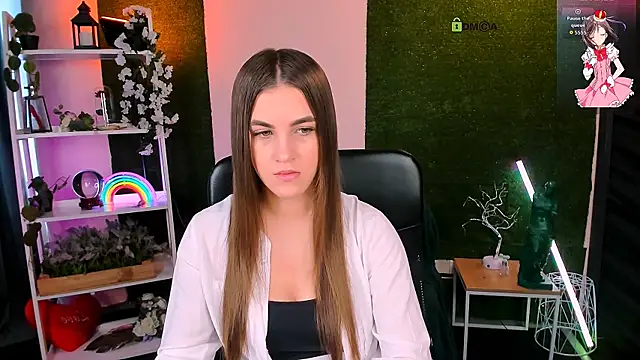 Snapshot of lina_fox12 chatting on June 19, 12:20 pm lina fox12 online show from June 19, 12:20 pm