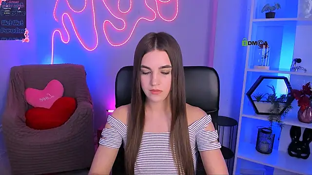Snapshot of lina_fox12 chatting on July 17, 12:23 pm lina fox12 online show from July 17, 12:23 pm