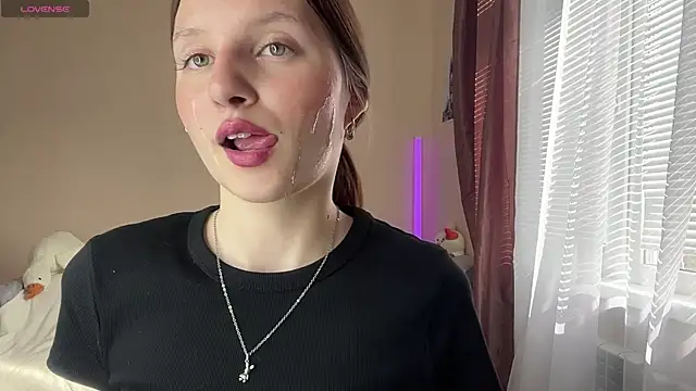 Snapshot of JanellHousen chatting on July 22, 5:10 am JanellHousen online show from July 22, 5:10 am