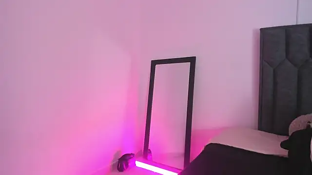 ArihanaTylor online show from November 13, 2:32 am