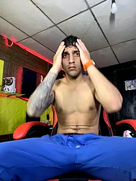 Snapshot of alessandro290 chatting on October 1, 9:54 pm alessandro290 online show from October 1, 9:54 pm