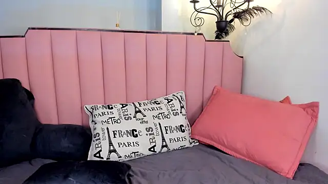 Snapshot of SamyShark chatting on February 13, 1:18 pm SamyShark online show from February 13, 1:18 pm