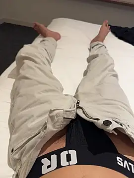 HenryLee1983-cums online show from November 26, 2:40 pm