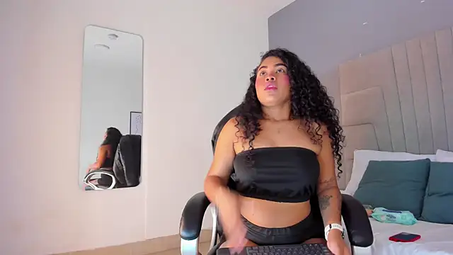 lanna jones  online show from October 15, 12:49 pm