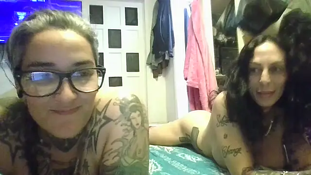Snapshot of inkdhollow1 chatting on June 6, 10:14 pm inkdhollow1 online show from June 6, 10:14 pm