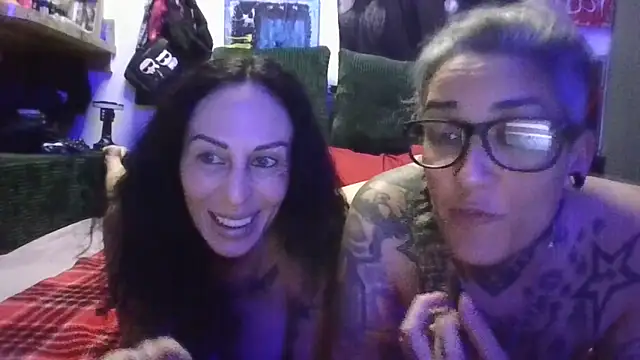Snapshot of inkdhollow1 chatting on June 22, 3:08 am inkdhollow1 online show from June 22, 3:08 am