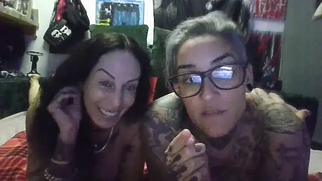 Snapshot of inkdhollow1 chatting on June 22, 3:25 am inkdhollow1 online show from June 22, 3:25 am