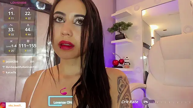Snapshot of niky_love21 chatting on May 18, 4:07 am niky love21 online show from May 18, 4:07 am
