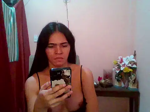 Snapshot of sweet_yummy69 chatting on April 28, 2:27 am sweet yummy69 online show from April 28, 2:27 am